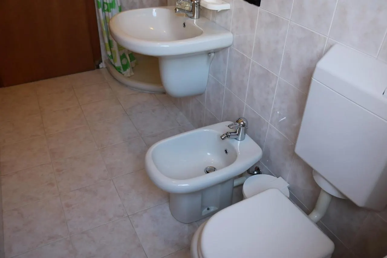 Apartment In Lazise/Gardasee 21986  Lazise